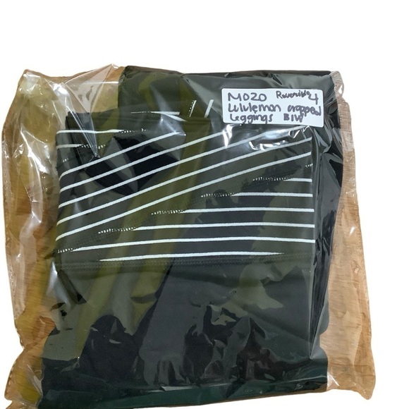 Lululemon Wunder Under Crop Leggings Sz 4 21” Reversible Black Striped - Picture 11 of 11